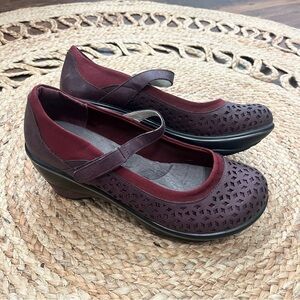 JBU Jambu Shoes Womens 9.5 Alicante Wine Wedge Mary Jane Strap Memory Foam